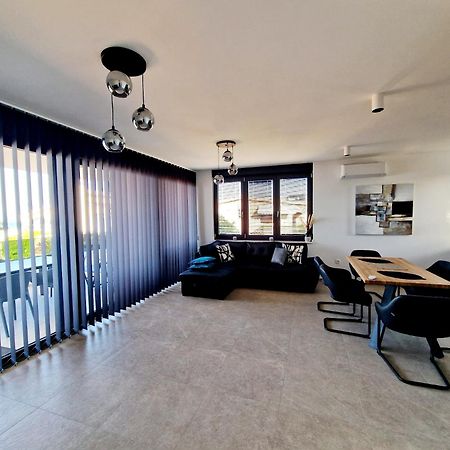 Dinary Apartman Vir Esterno foto