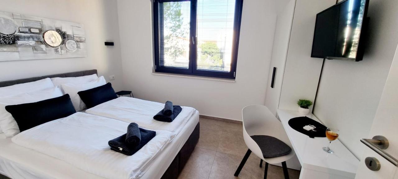 Dinary Apartman Vir Esterno foto