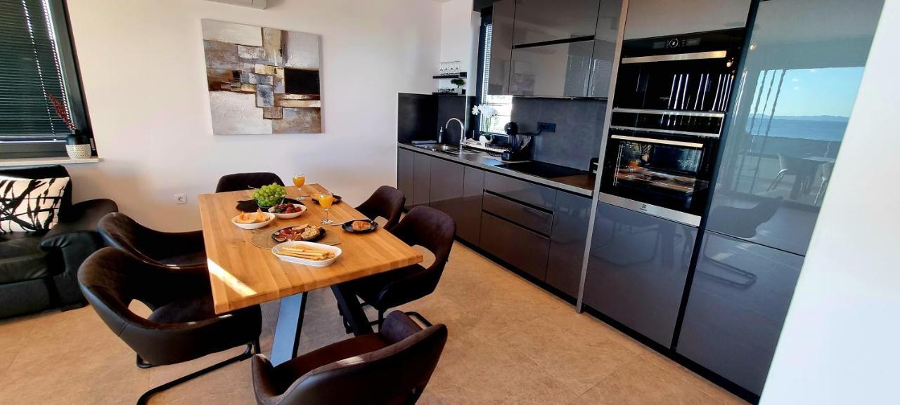 Dinary Apartman Vir Esterno foto