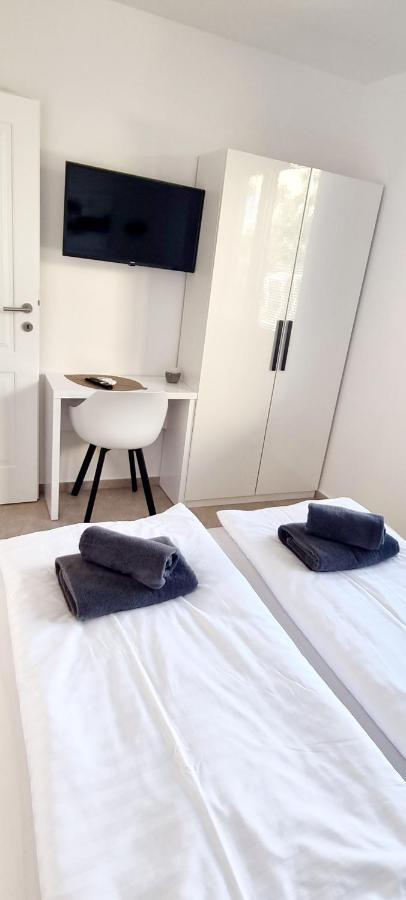 Dinary Apartman Vir Esterno foto