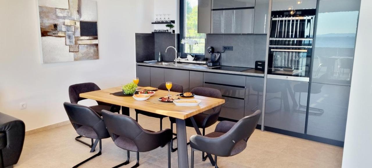 Dinary Apartman Vir Esterno foto