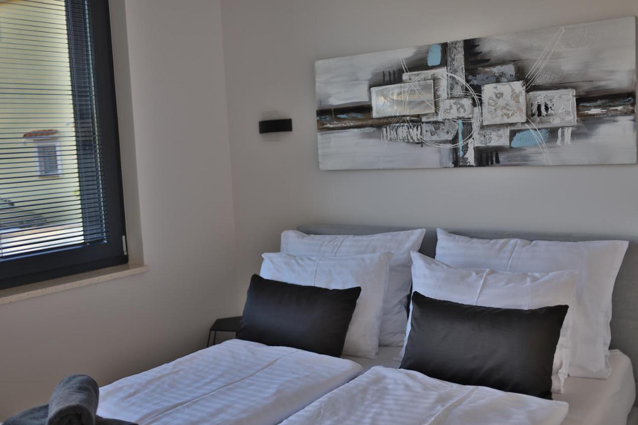 Dinary Apartman Vir Esterno foto