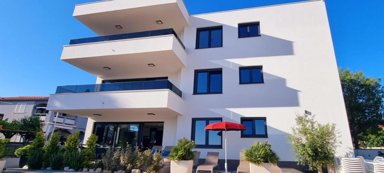 Dinary Apartman Vir Esterno foto