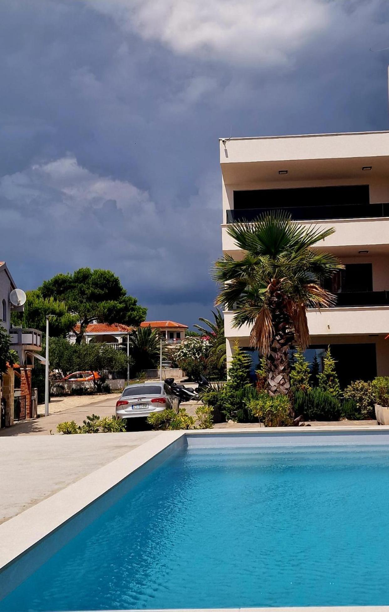 Dinary Apartman Vir Esterno foto
