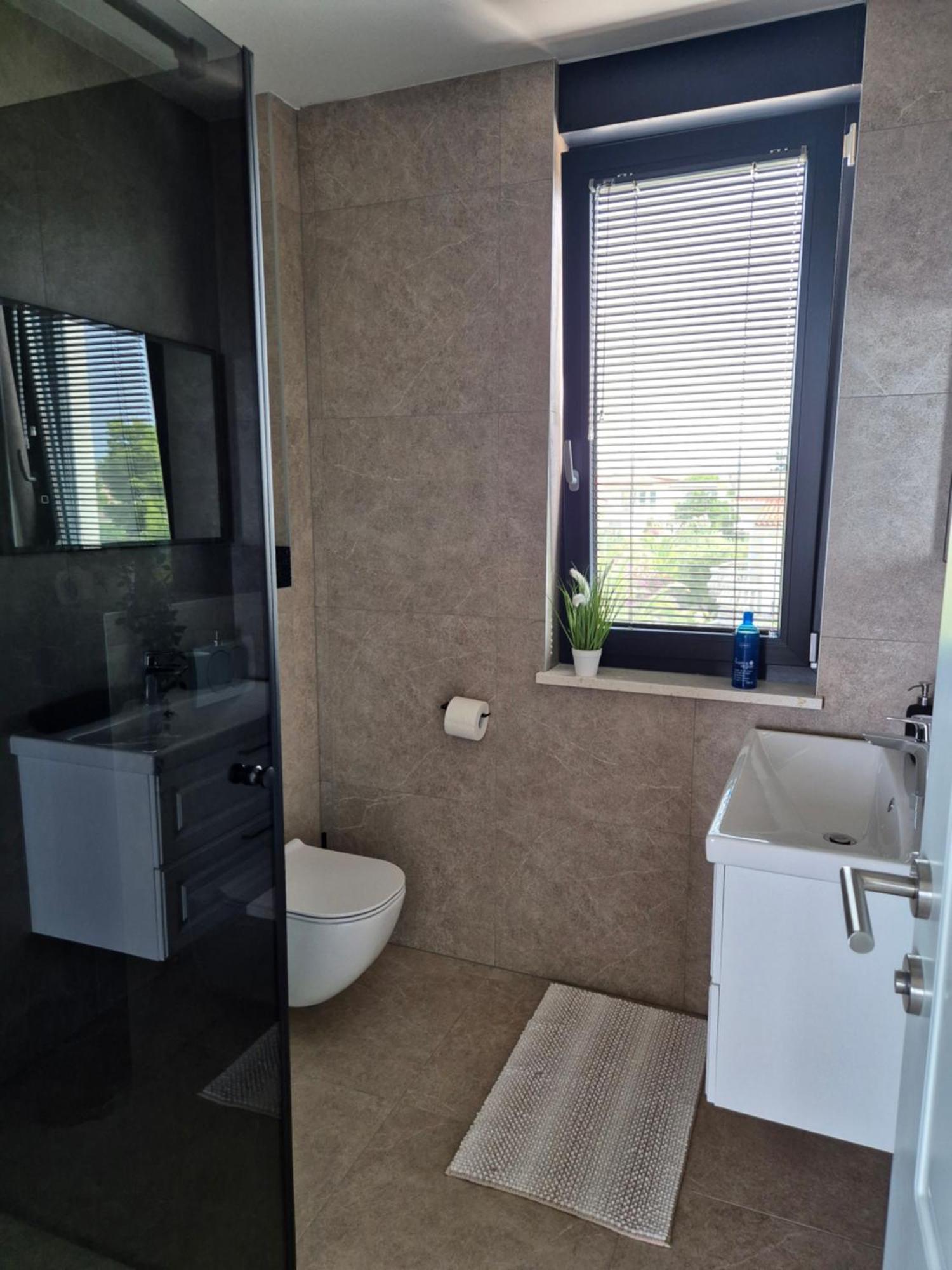 Dinary Apartman Vir Esterno foto